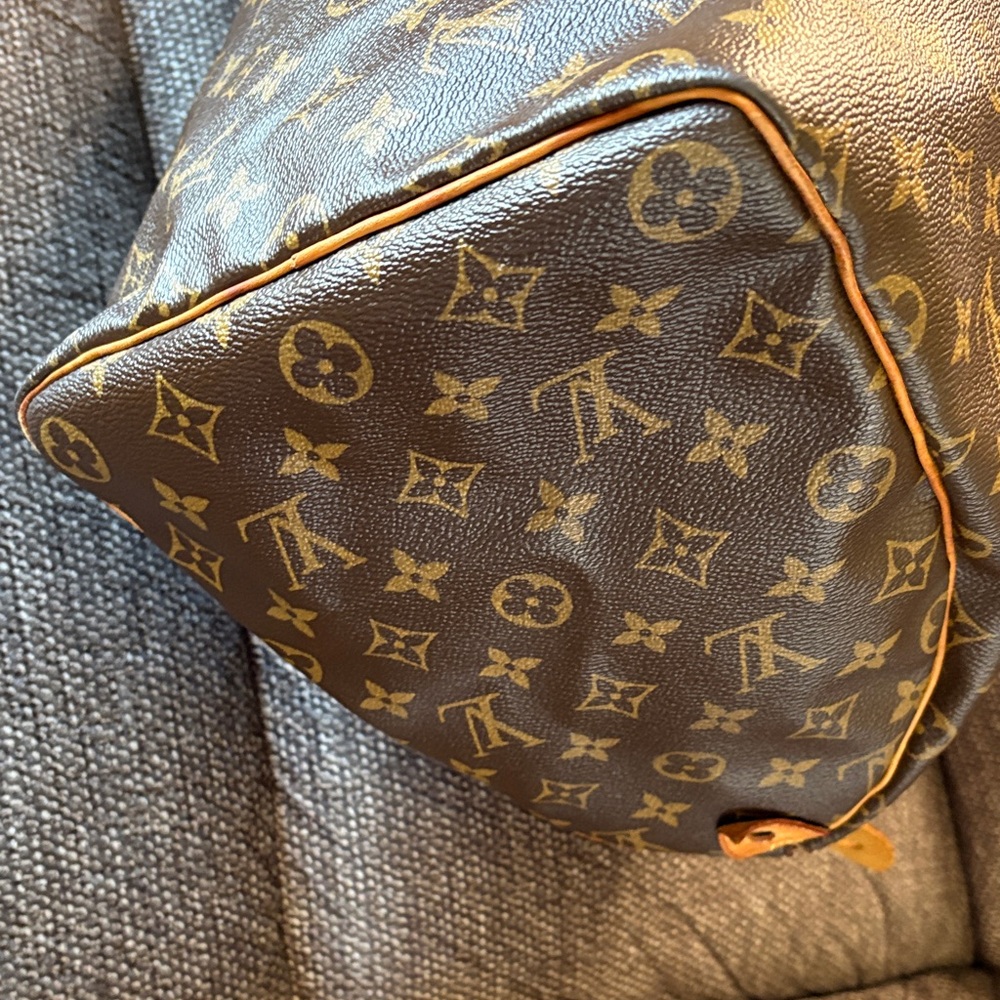 Louis Vuitton Speedy 40 Monogram Boston Bag- Preowned - Picture 12 of 17